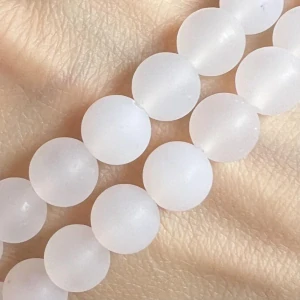 Achát bílý matný, 8 mm, šňůra 38 cm (cca 46 korálků)